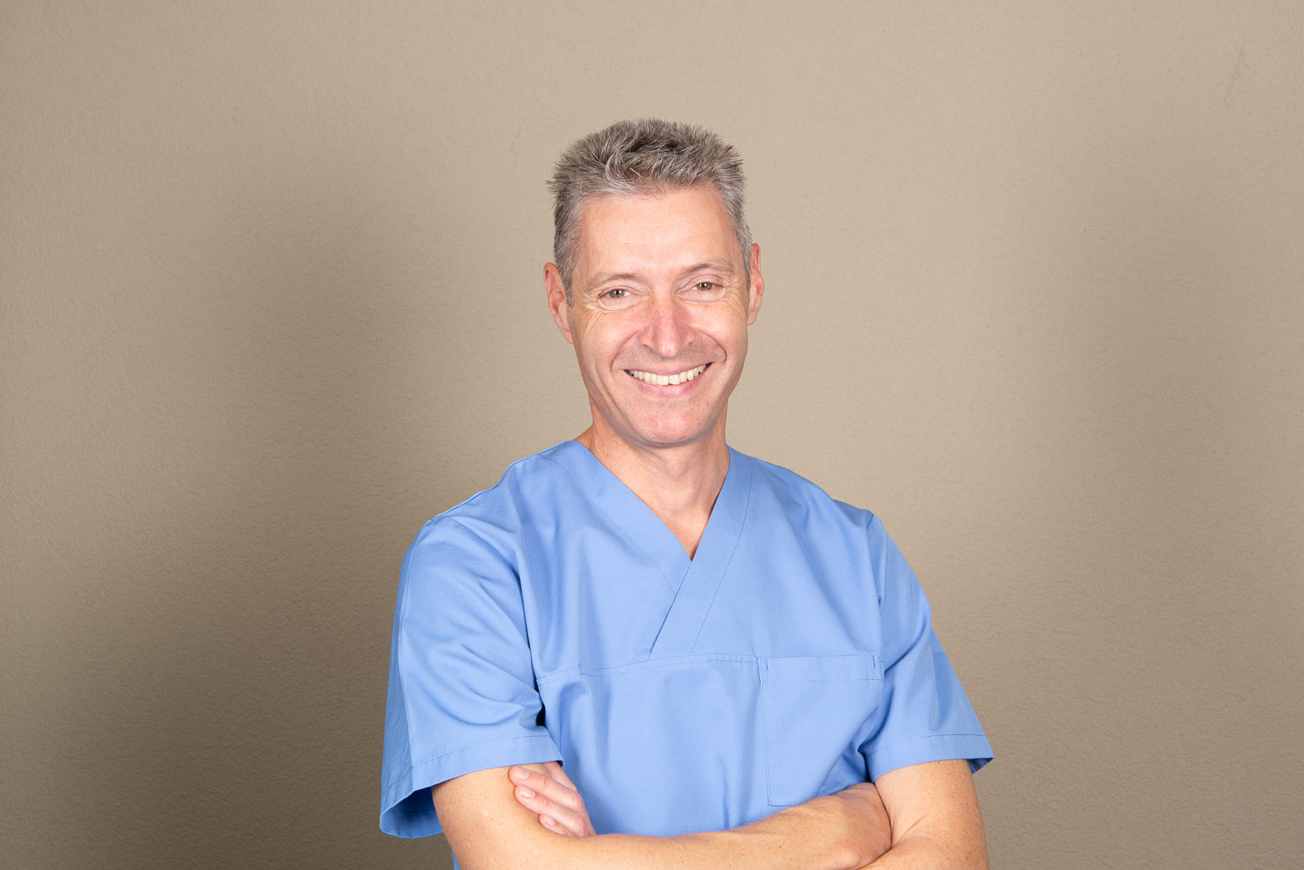 Herr Dr. med. dent Michael Kyburz in der Zahnarztpraxis 